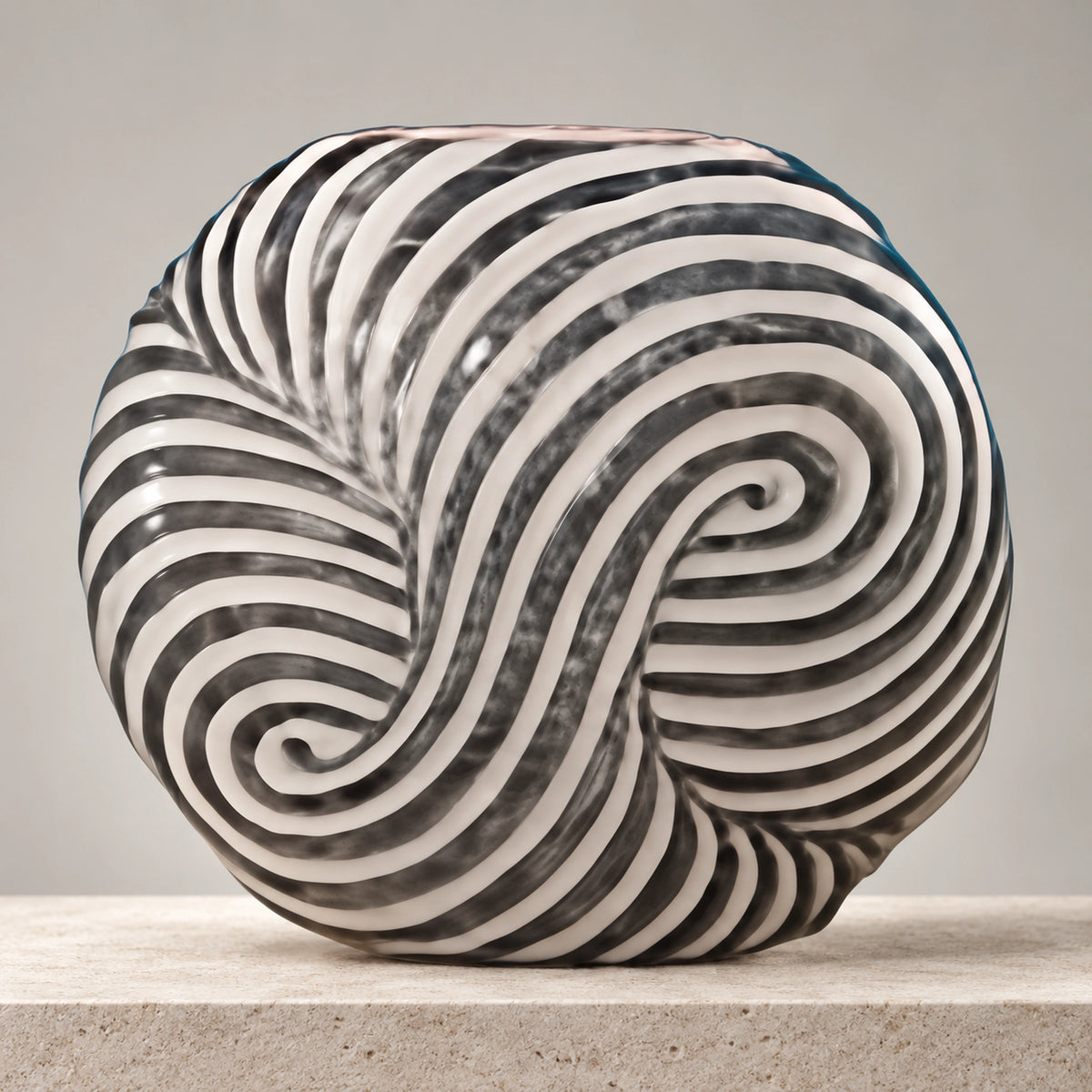 Spiral Desenli Yuvarlak Polyresin Vazo – YZ04462W-1SI