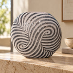 Spiral Desenli Yuvarlak Polyresin Vazo – YZ04462W-1SI
