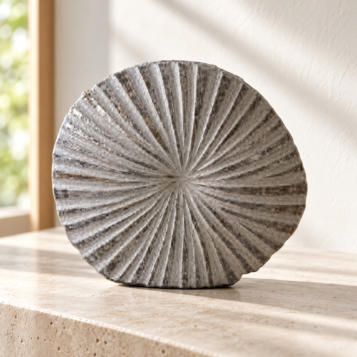 Işınsal Yivli Yuvarlak Beyaz Polyresin Vazo – YZ02634W-4SI